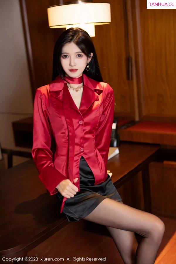 程程程  [XiuRen]高清写真图 2023.12.01 No.7750 程程程- 黑丝美腿第5张图片